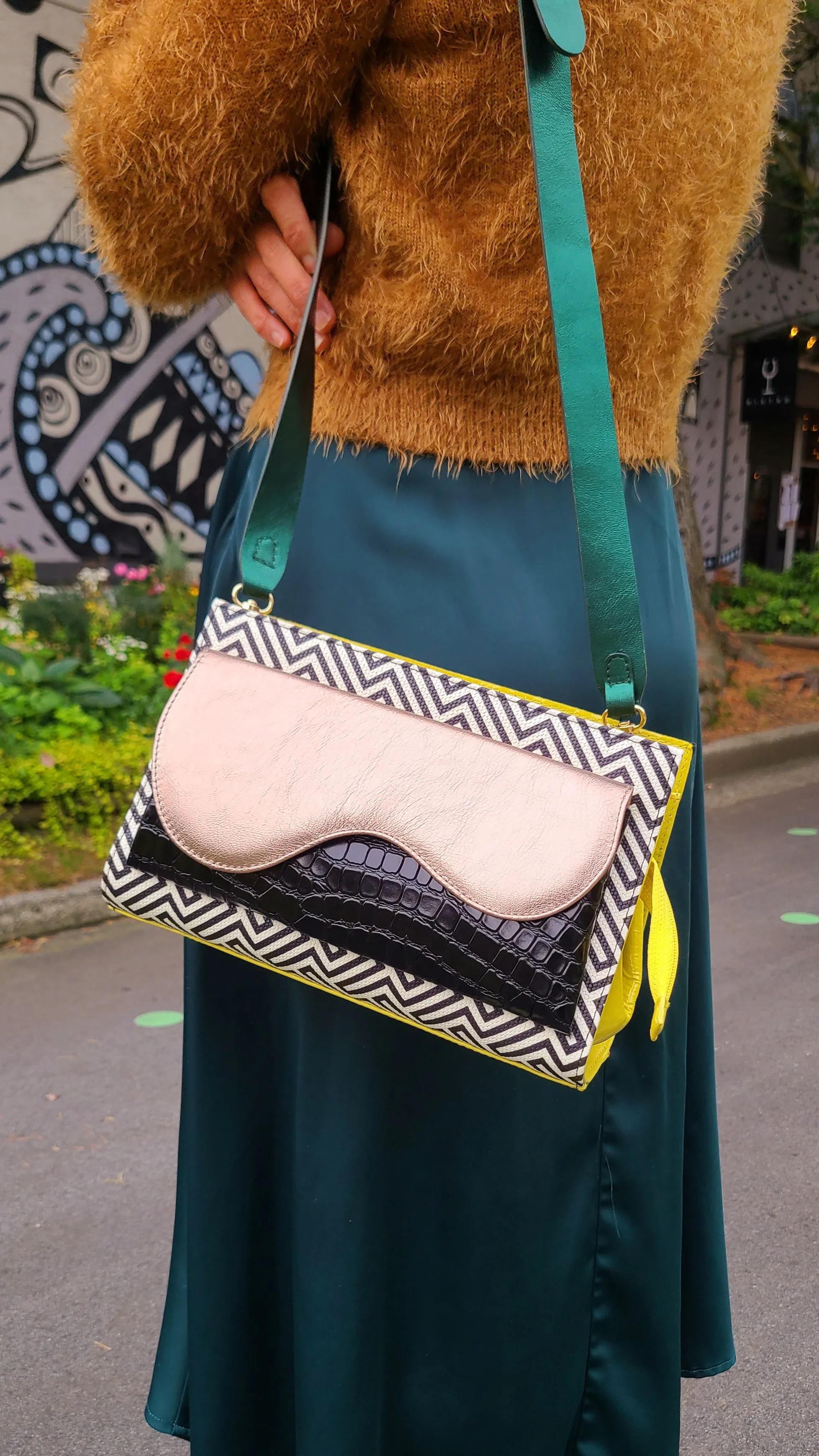 B-MIYUKI45 Dali Handbag