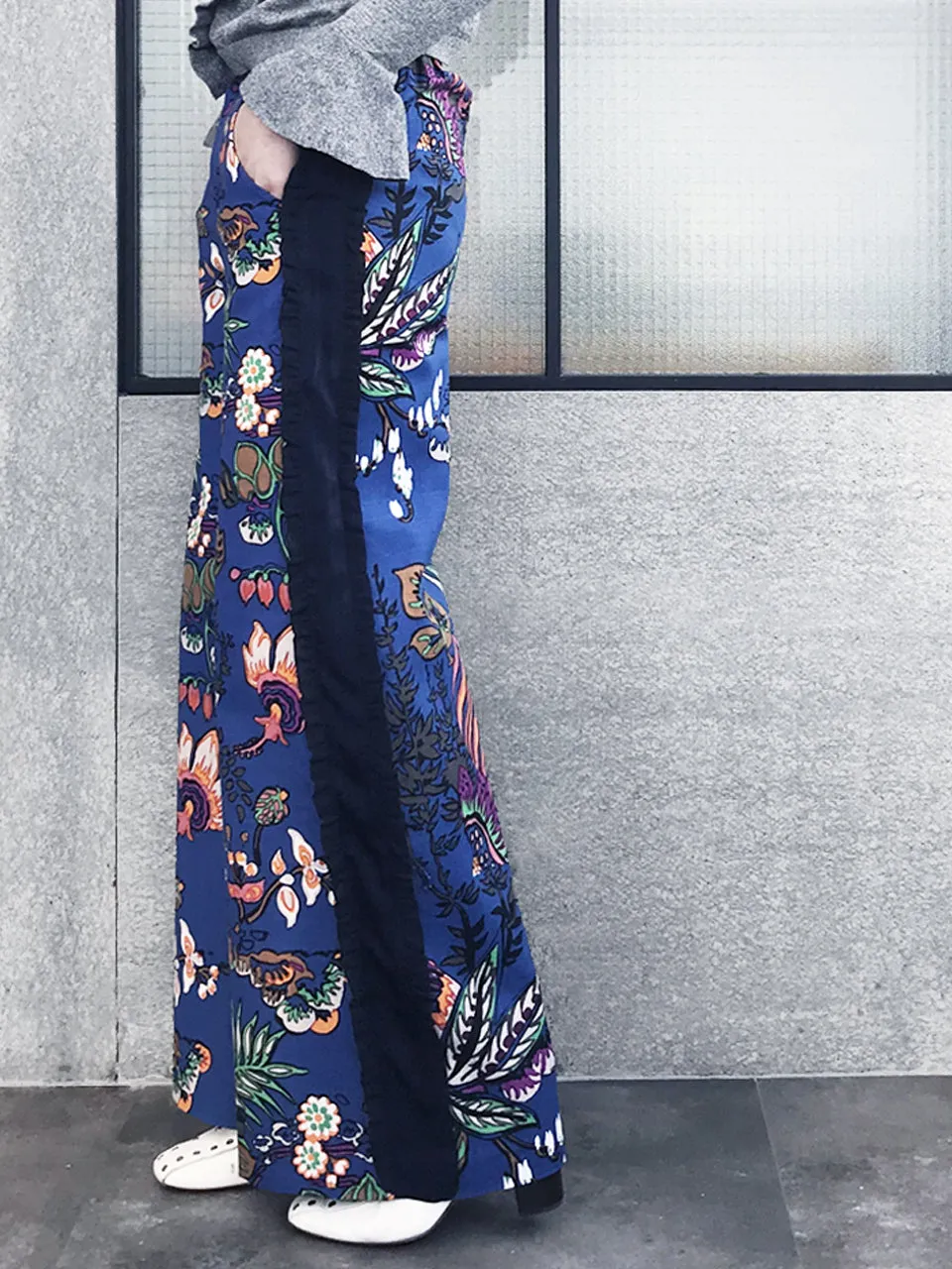 Further Sale! Lustrous Floral Print Ruffle Sides Wide-Leg Trousers