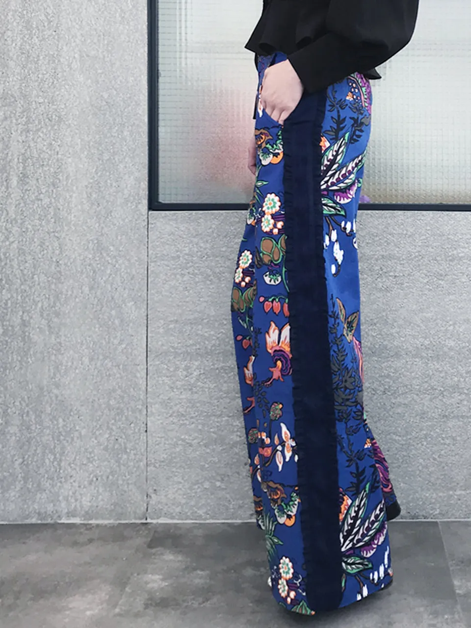 Further Sale! Lustrous Floral Print Ruffle Sides Wide-Leg Trousers