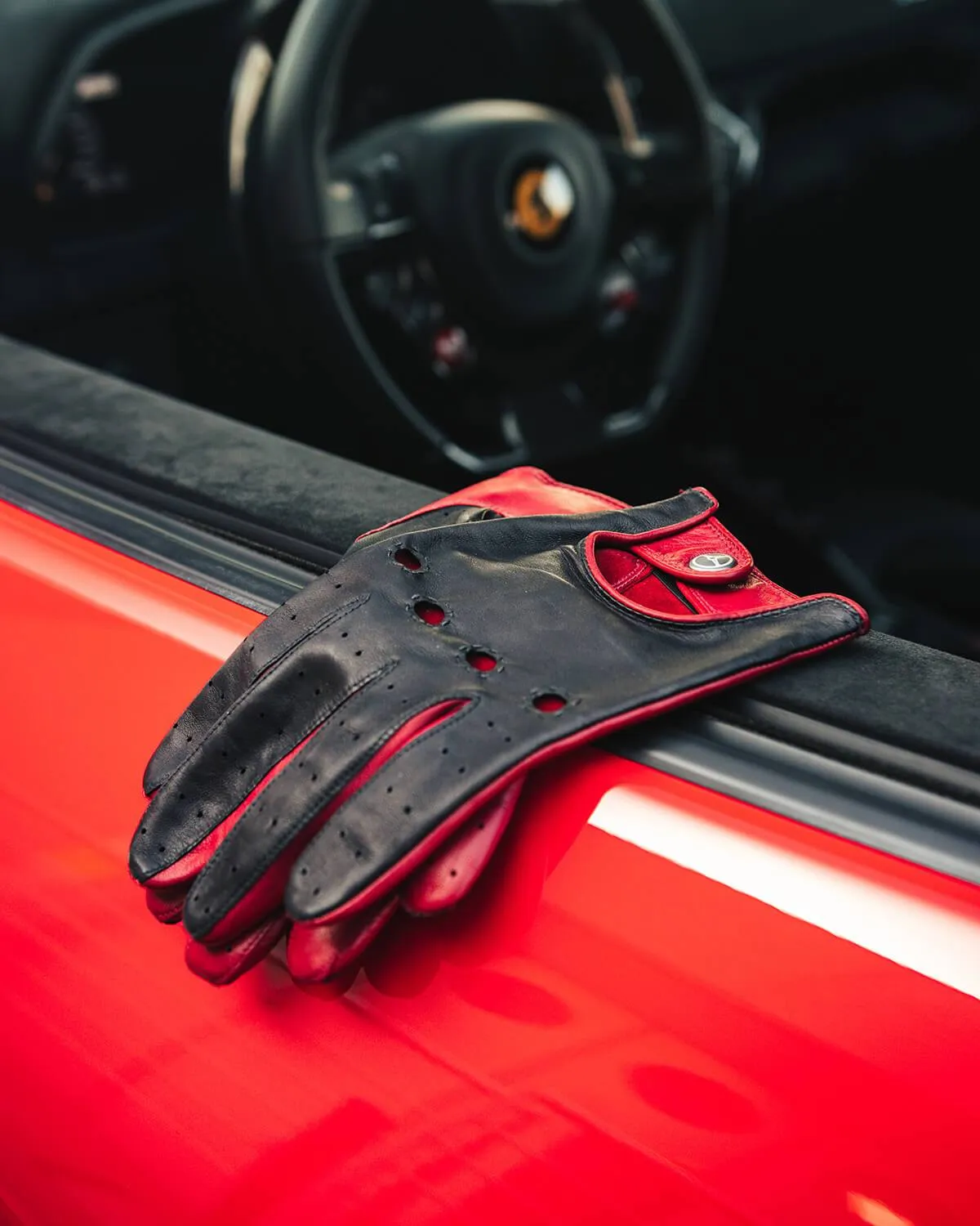 HERITAGE - Leather Driving Gloves - Black/Red