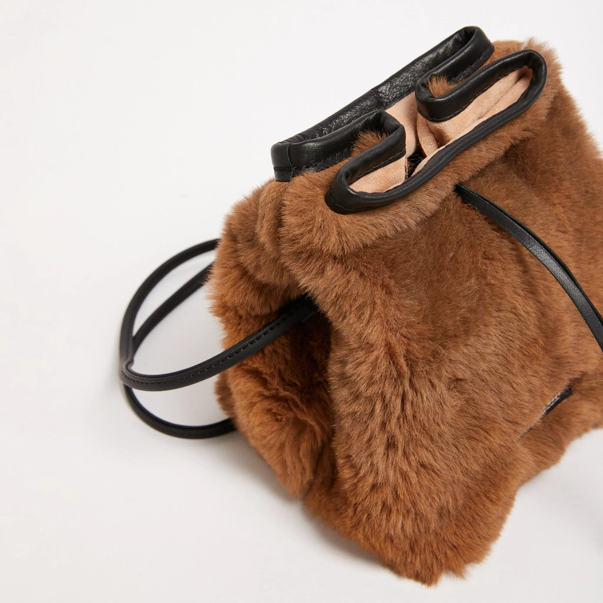 Kangaroo Dilly Shoulder Bag