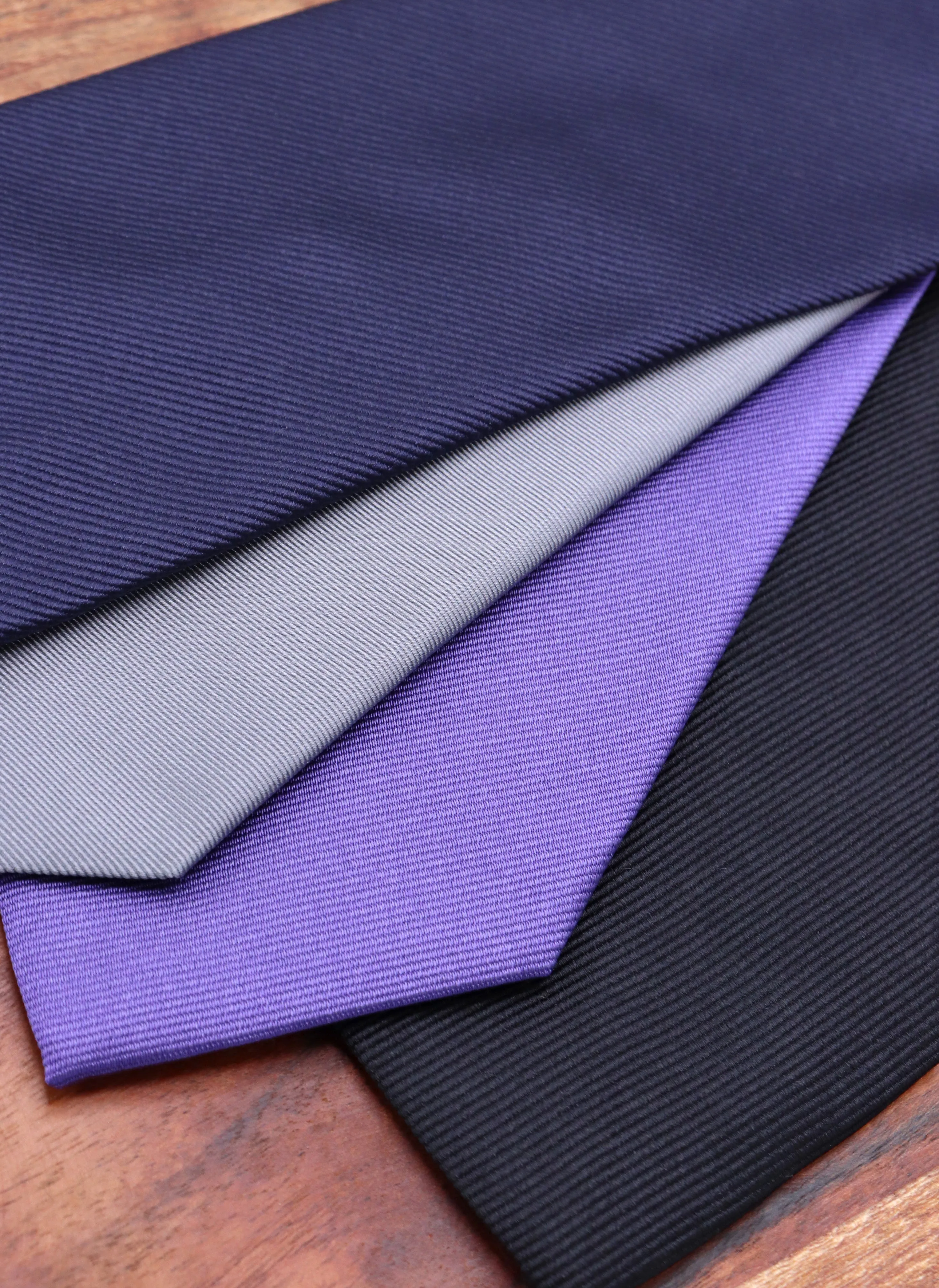 Men's Italian Silk Tie in Dark Purple