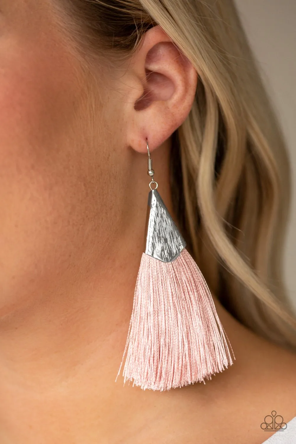 Paparazzi Accessories  - In Full PLUME #E61 Peg - Pink Earring