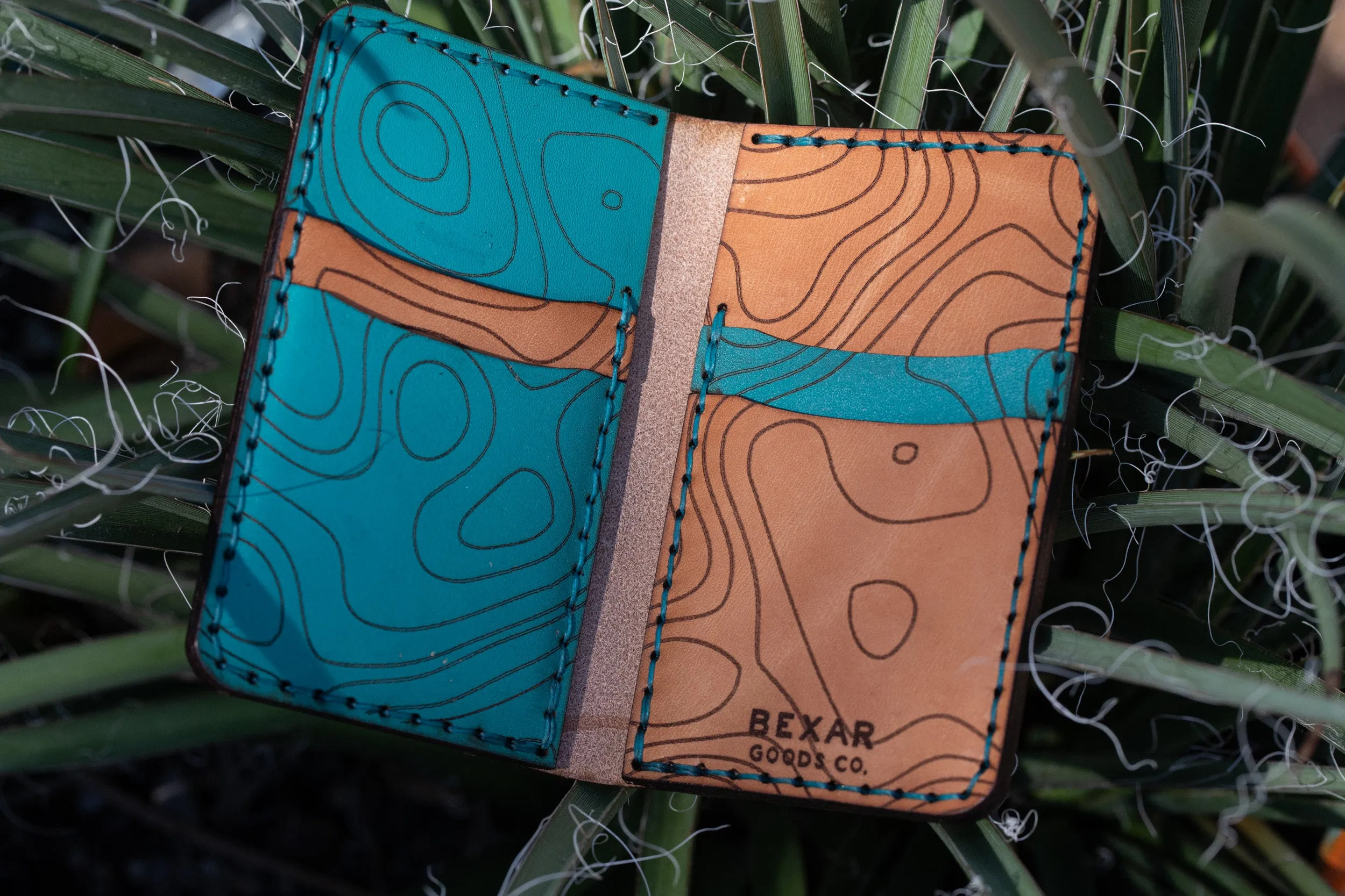 Vertical Wallet - Topo Sand & Sea