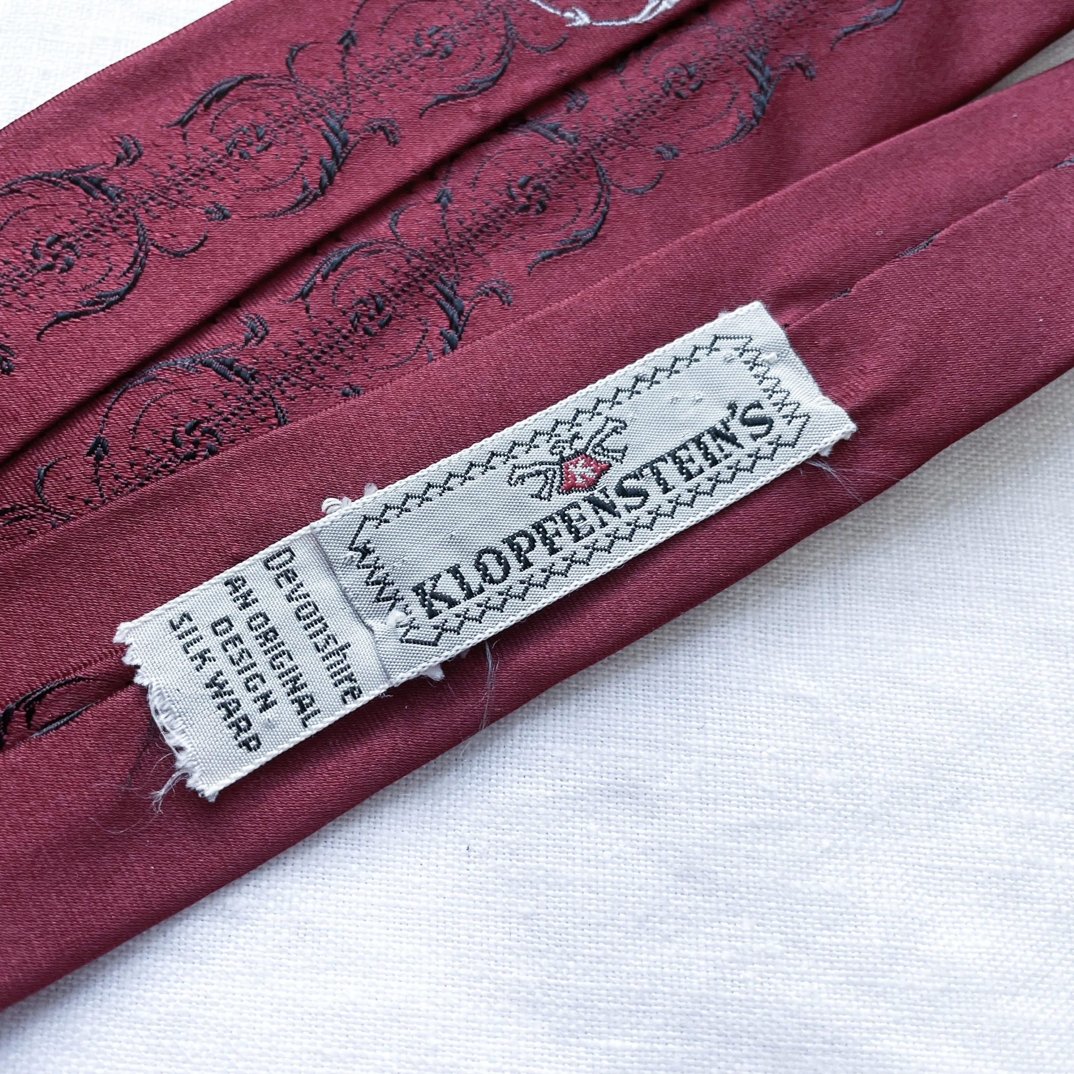 Vintage 40s/50s Narrow Burgundy tie W/Black Cream Details