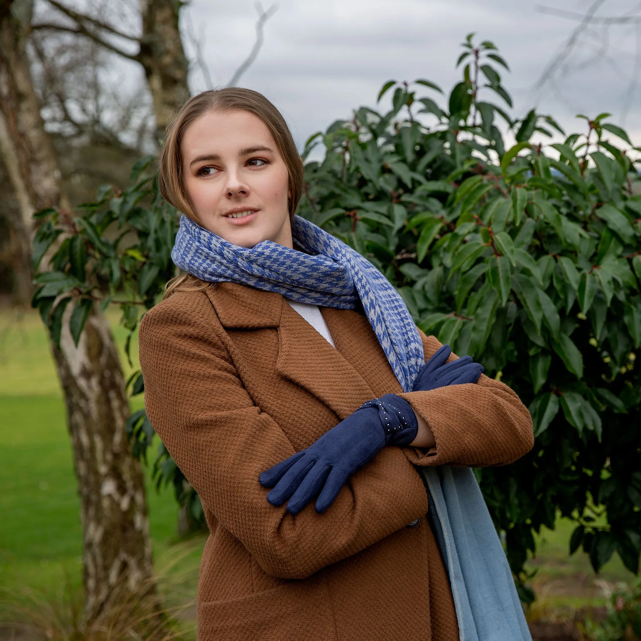 Women’s Dogtooth Scarf with Asymmetric Details and Tassels